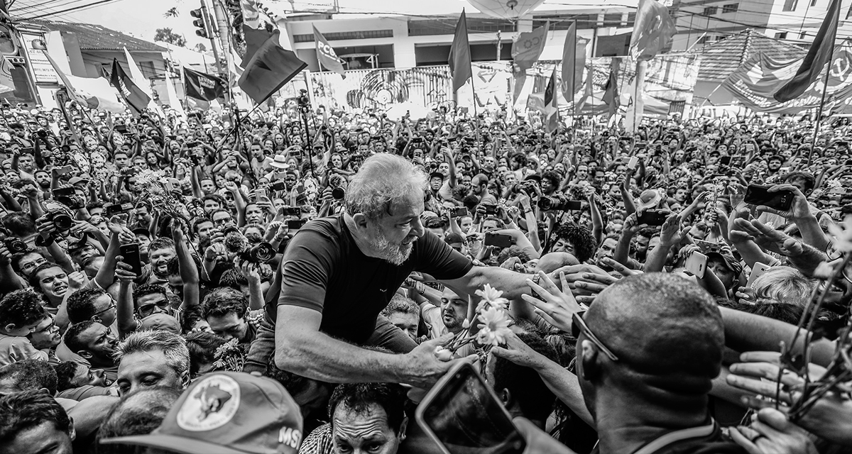 Por Lula Livre, PT precisa virar à esquerda da institucionalidade Por Lula Livre, PT precisa virar à esquerda da institucionalidade