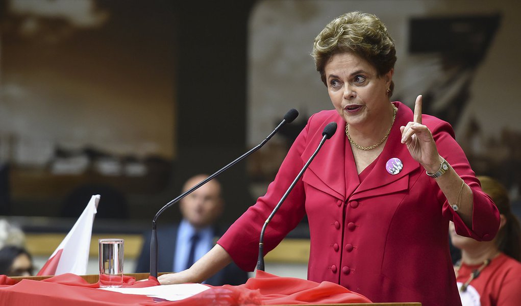 Dilma: lutas agora devem ser travadas fora da institucionalidade (Foto: Leonardo Contursi/CMPA) Dilma: lutas agora devem ser travadas fora da institucionalidade