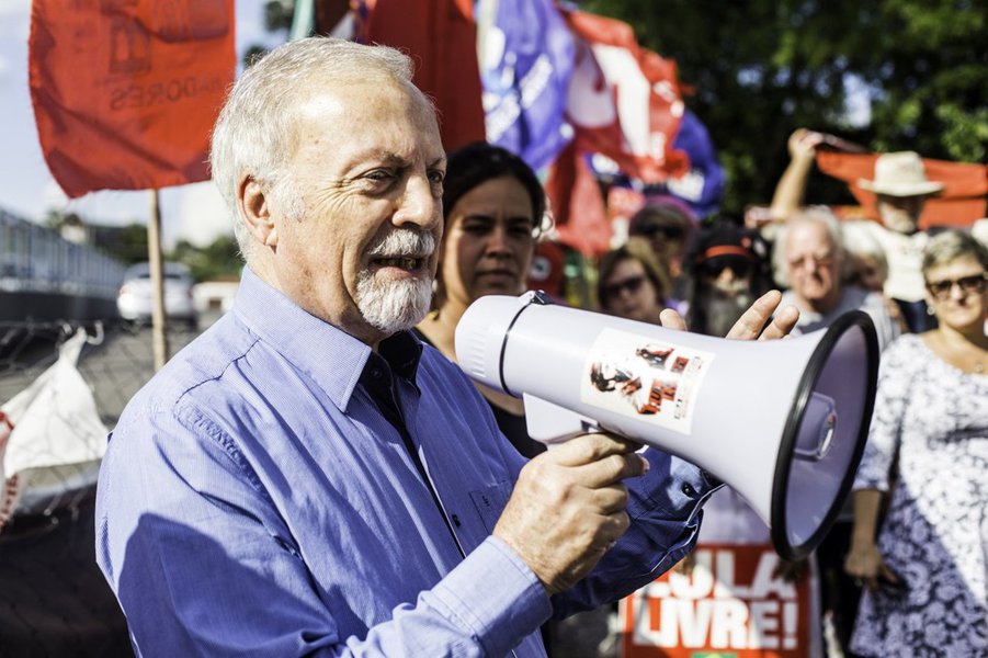 Padre visita Lula e diz que prisão sem provas viola direitos humanos (Foto: Joka Madruga/PT) Padre visita Lula e diz que prisão sem provas viola direitos humanos