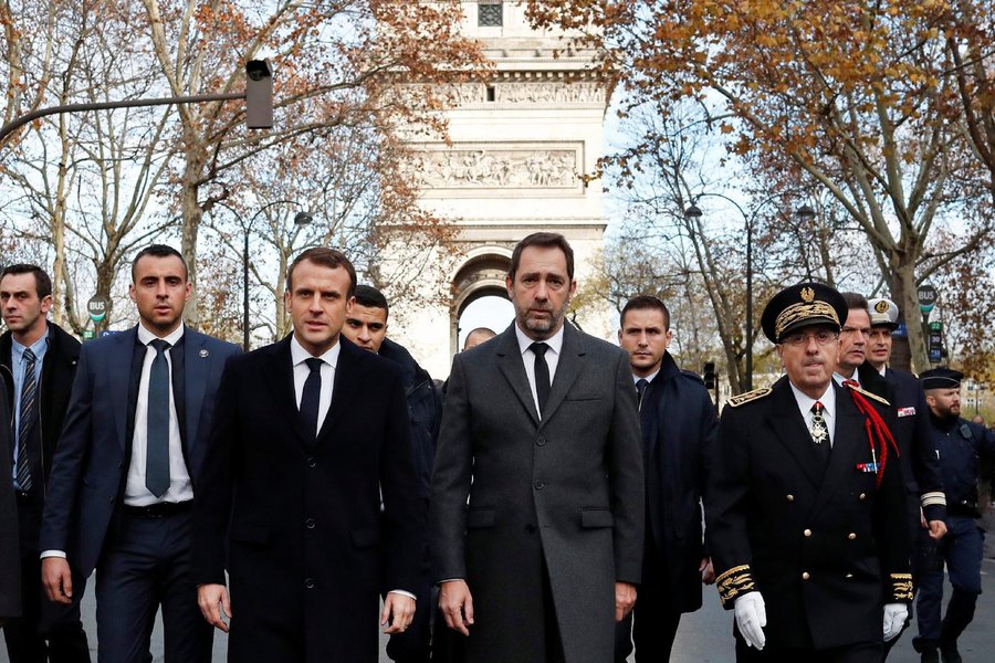 Macron convoca sindicatos e patronal para tratar crise dos coletes amarelos (Foto: Thibault Camus/Reuters) Macron convoca sindicatos e patronal para tratar crise dos coletes amarelos
