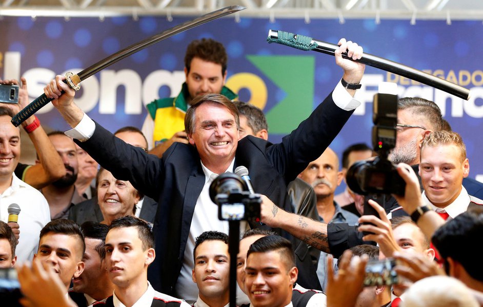 Pior que Bolsonaro é quem o pôs lá (Foto: Rodolfo Buhrer/Reuters) Pior que Bolsonaro é quem o pôs lá