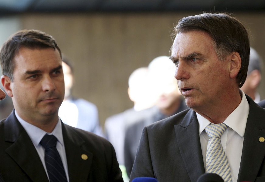 Funcionários que doaram ao 'caixa' dos Bolsonaro ganhavam pouco (Foto: Wilson Dias/Agência Brasil) Funcionários que doaram ao 'caixa' dos Bolsonaro ganhavam pouco