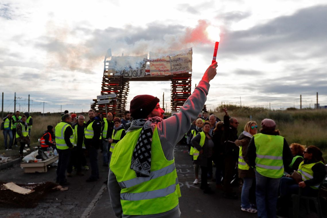 Protestos na França reuniram 125 mil pessoas e já têm 1.385 detidos (Foto: Guillaume Horcajuelo/EFE/Direitos reservados) Protestos na França reuniram 125 mil pessoas e já têm 1.385 detidos