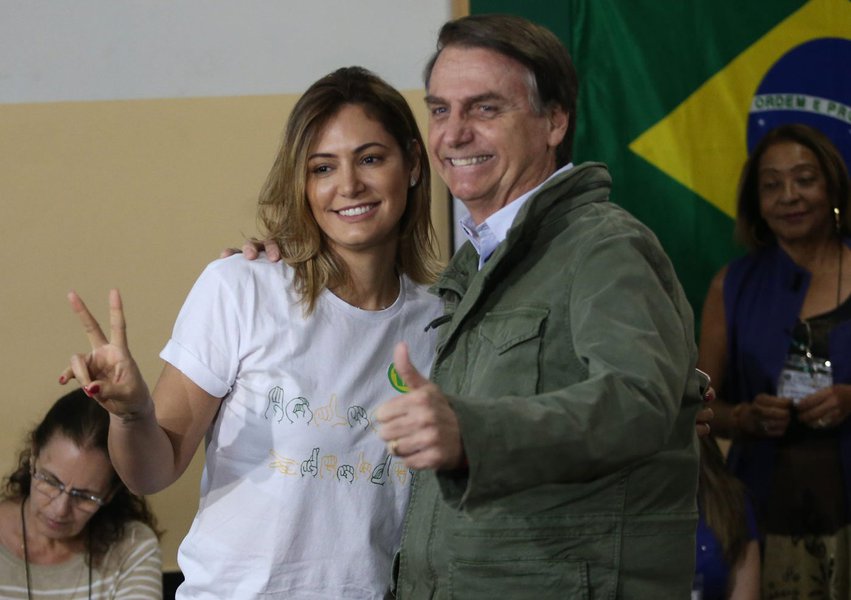Para 81%, Michelle Bolsonaro não pode tirar arte sacra do Alvorada Para 81%, Michelle Bolsonaro não pode tirar arte sacra do Alvorada
