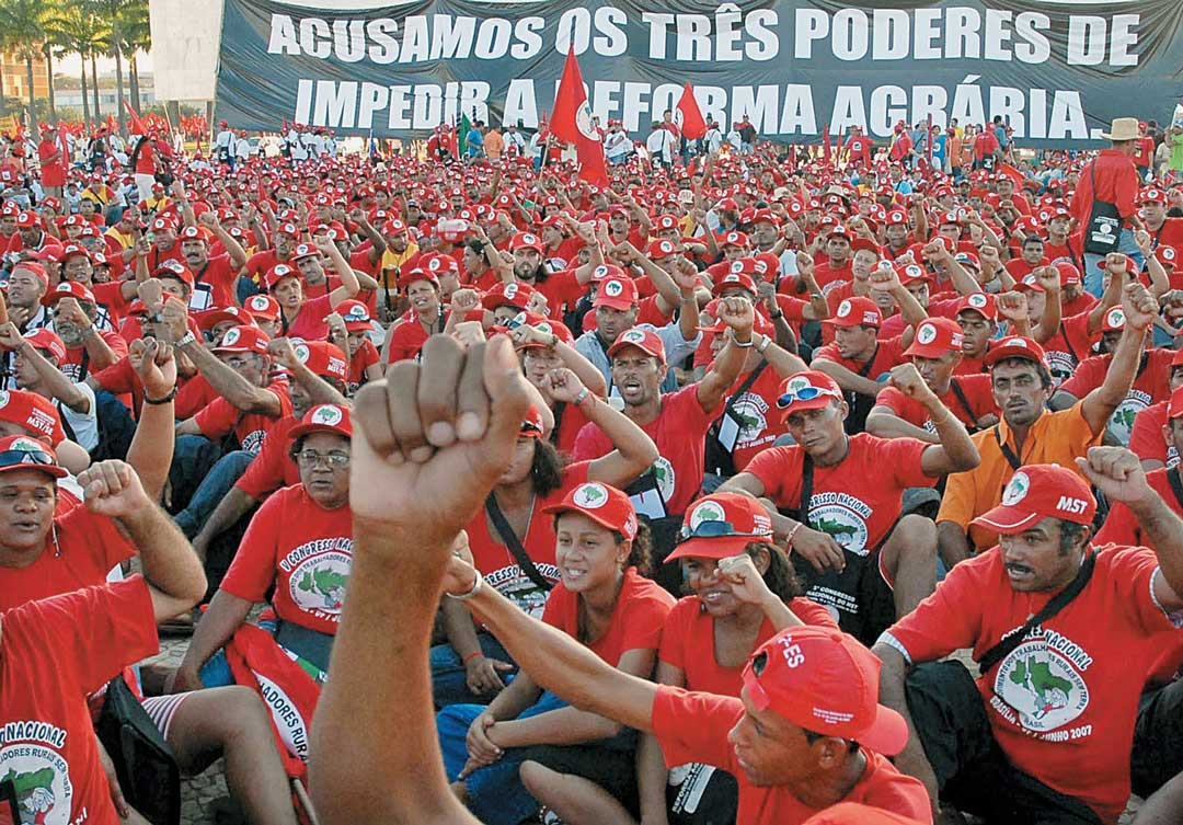 Movimentos temem que até 'like' baste para virarem terroristas no governo Bolsonaro Movimentos temem que até 'like' baste para virarem terroristas no governo Bolsonaro