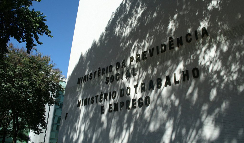 Justiça do Trabalho será degolada após esquartejamento do MT Justiça do Trabalho será degolada após esquartejamento do MT