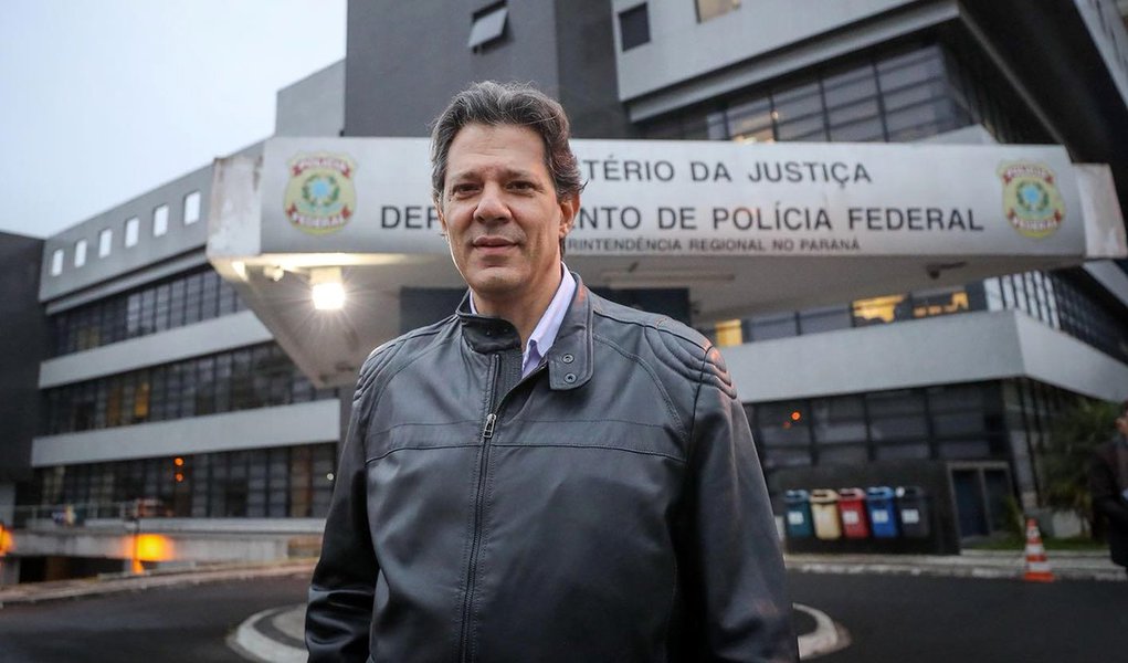 Lava Jato quer limitar acesso de Haddad a Lula (Foto: Ricardo Stuckert) Lava Jato quer limitar acesso de Haddad a Lula