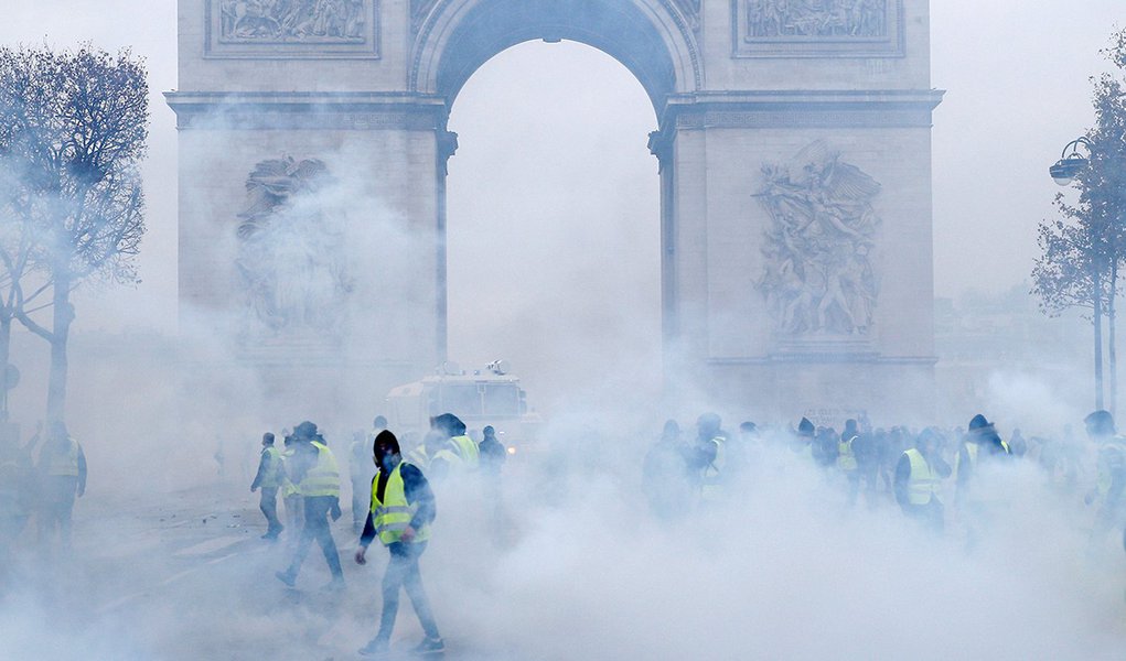 Protestos encolhem vendas na França em até 25% (Foto: REUTERS/Stephane Mahe) Protestos encolhem vendas na França em até 25%