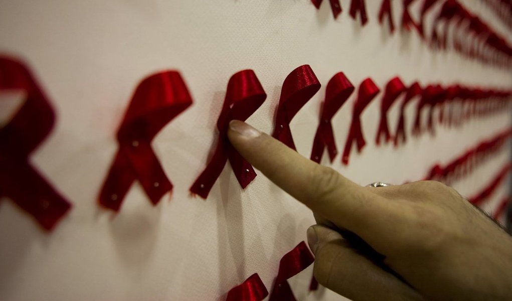 Política brasileira de tratamento e combate a Hiv/Aids está em risco com novo governo Política brasileira de tratamento e combate a Hiv/Aids está em risco com novo governo