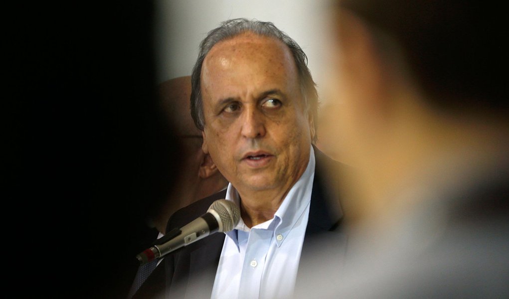 Pezão 'facilitou a vida’ de Cabral na prisão, revelam grampos telefônicos (Foto: Tânia Rêgo/Agência Brasil) Pezão 'facilitou a vida’ de Cabral na prisão, revelam grampos telefônicos