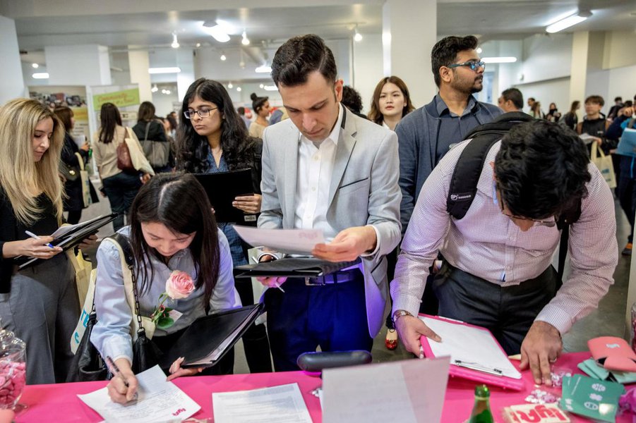 Mau exemplo: emprego nos EUA paga pouco e não tem direitos (Foto: REUTERS/Monica Almeida) Mau exemplo: emprego nos EUA paga pouco e não tem direitos