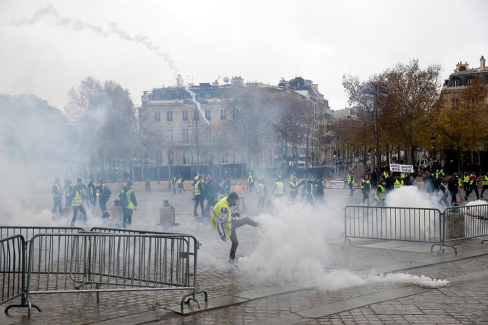 Protestos em Paris já deixaram mais de 100 presos e 20 feridos Protestos em Paris já deixaram mais de 100 presos e 20 feridos
