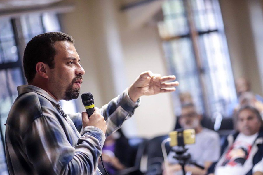Boulos ironiza o programa de Bolsonaro: Mesmos Médicos (Foto: Facebook/Boulos) Boulos ironiza o programa de Bolsonaro: Mesmos Médicos
