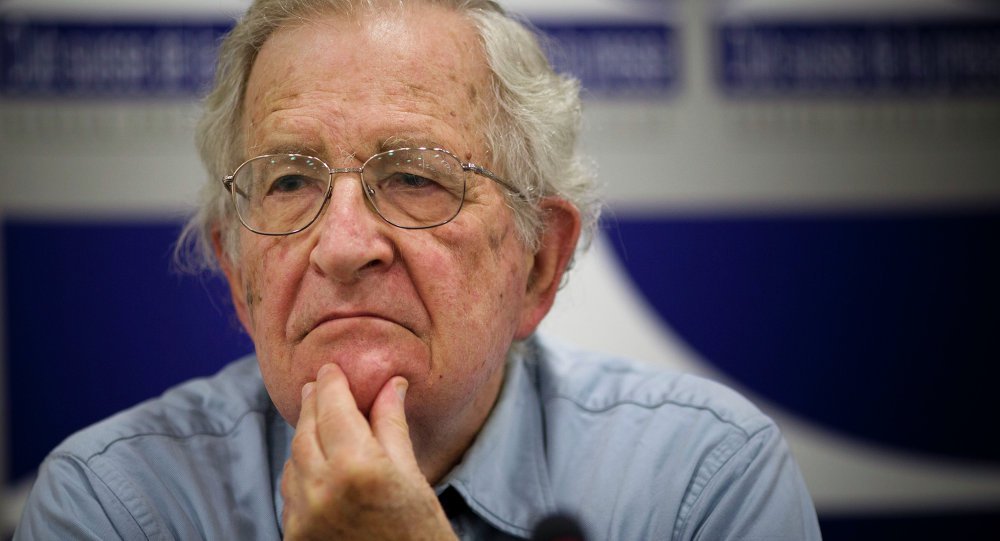 Culpa pela fuga de latino-americanos da 'miséria e horrores' é dos EUA, diz Chomsky Culpa pela fuga de latino-americanos da 'miséria e horrores' é dos EUA, diz Chomsky