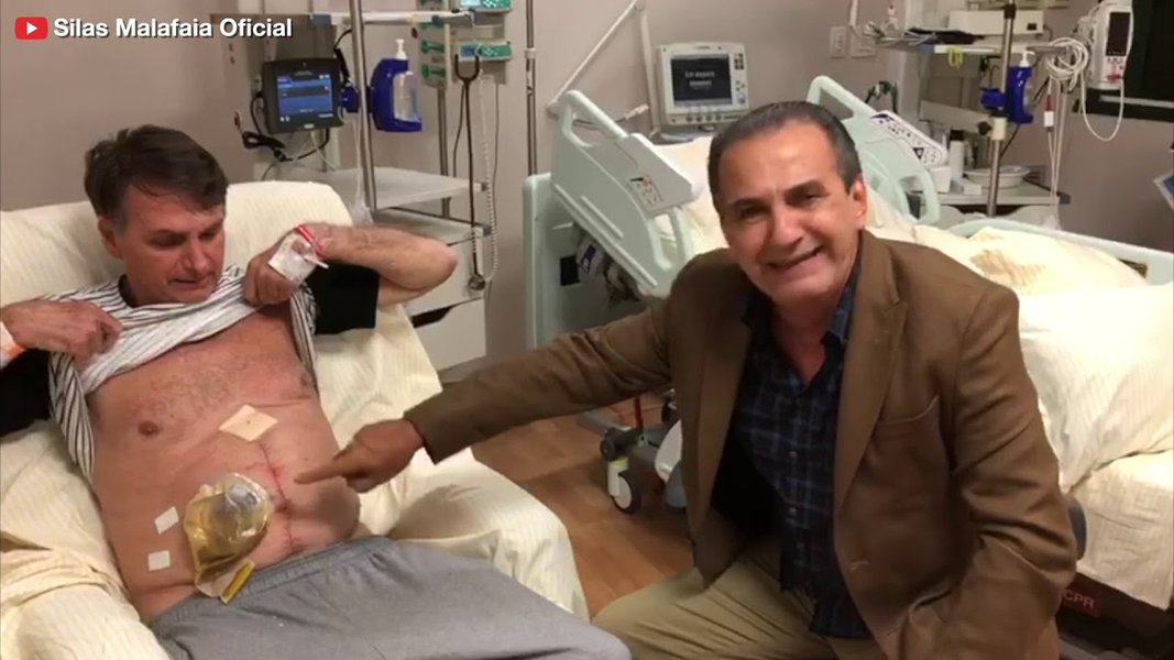 Bolsonaro ignora Magno Malta e apanha de Malafaia (Foto: Reprodução/YouTube) Bolsonaro ignora Magno Malta e apanha de Malafaia
