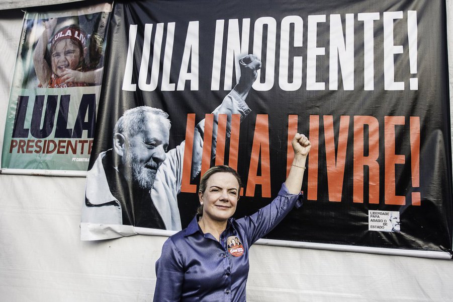 Gleisi vai defender Lula Livre em reunião dos Brics Gleisi vai defender Lula Livre em reunião dos Brics