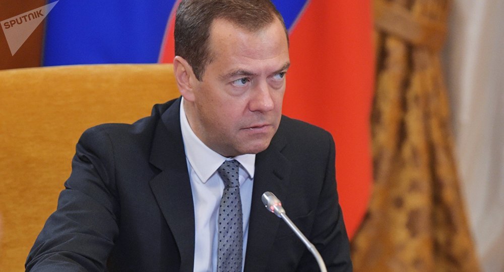 Medvedev fustiga Poroshenko: não tem chances de vencer eleições na Ucrânia Medvedev fustiga Poroshenko: não tem chances de vencer eleições na Ucrânia