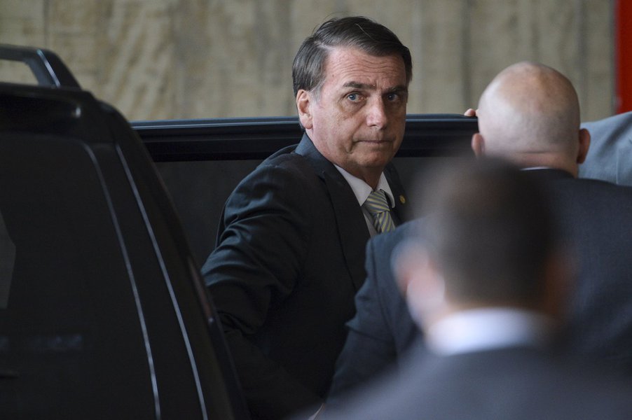 Bolsonaro ataca Temer sobre reajuste no STF: população vai pagar (Foto: Marcelo Camargo/Agência Brasil) Bolsonaro ataca Temer sobre reajuste no STF: população vai pagar
