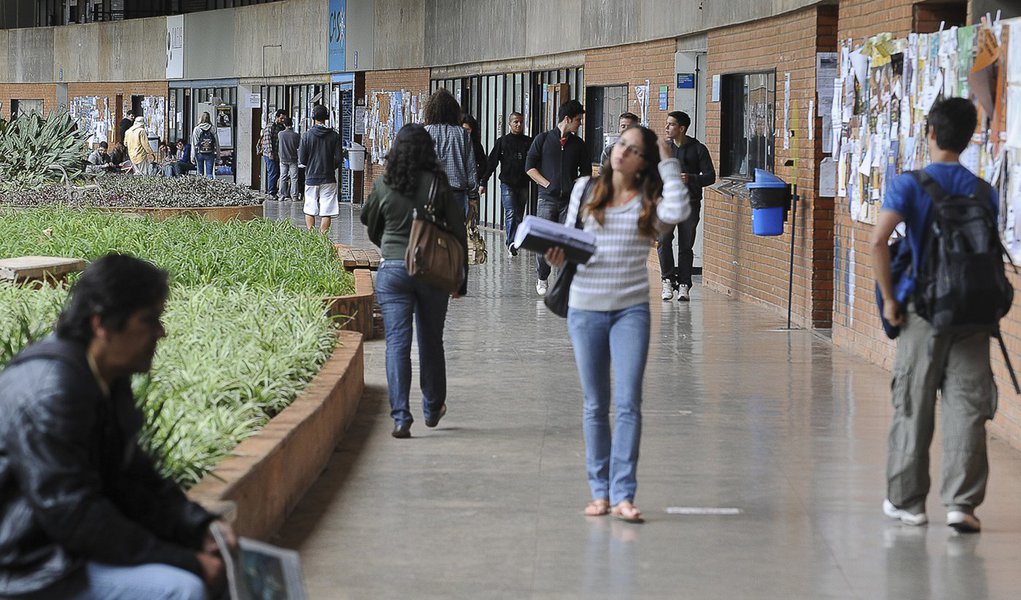 Que tipo de cidadãos vamos formar? (Foto: WILSON DIAS/ABr) Que tipo de cidadãos vamos formar?