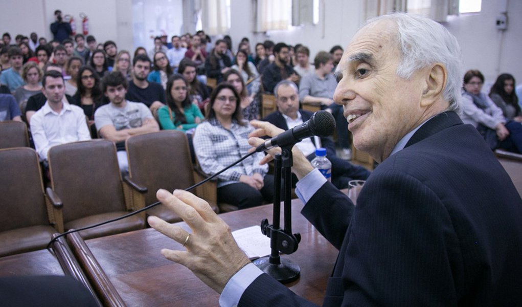 Propostas de privatização levam Brasil da autonomia para a submissão Propostas de privatização levam Brasil da autonomia para a submissão