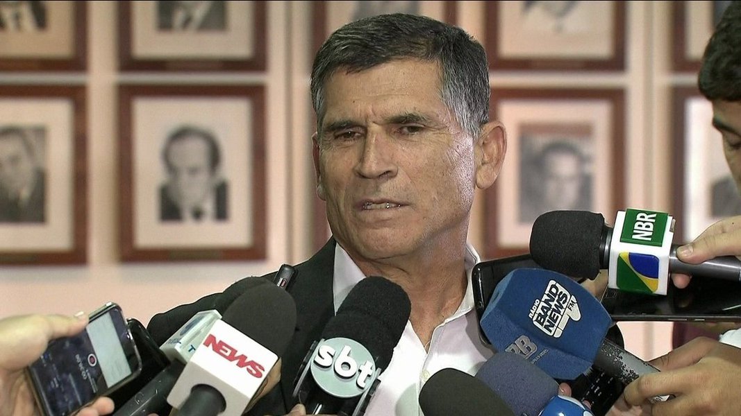 Battisti é assunto do Judiciário, não de política, diz general (Foto: Reprodução/TV Globo) Battisti é assunto do Judiciário, não de política, diz general