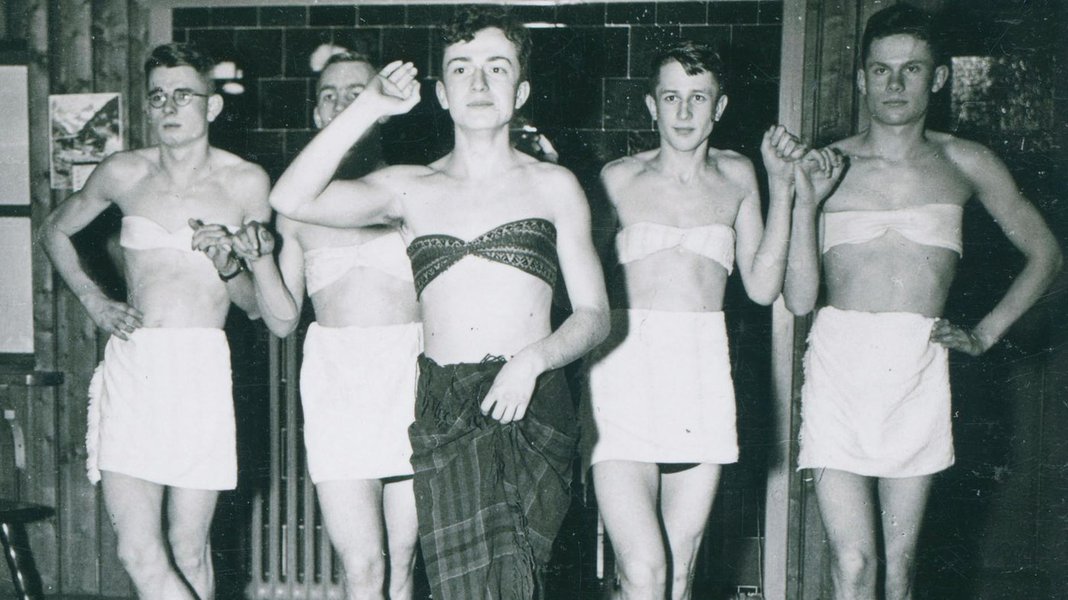 Artista encontra fotos de soldados nazistas vestidos de mulher (Foto: Divulgação) Artista encontra fotos de soldados nazistas vestidos de mulher
