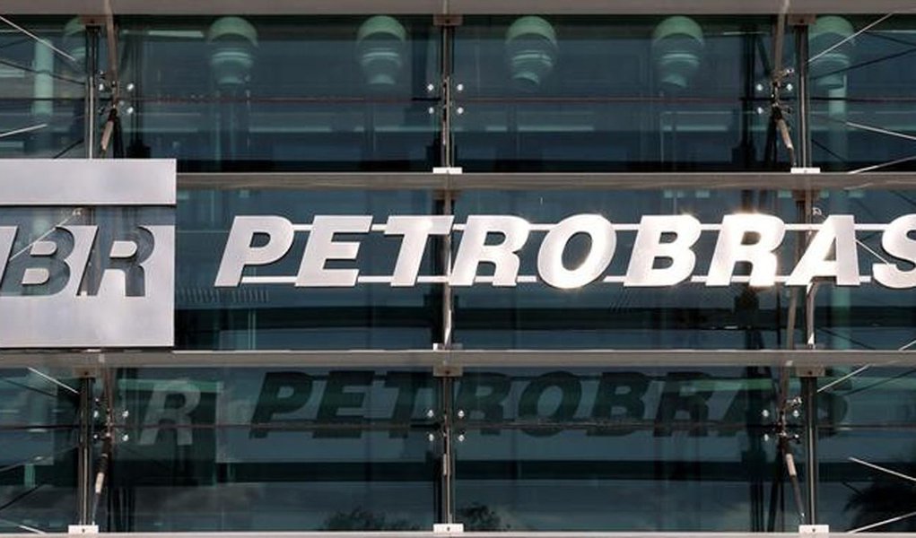 A força da Petrobras (Foto: REUTERS/Paulo Whitaker) A força da Petrobras