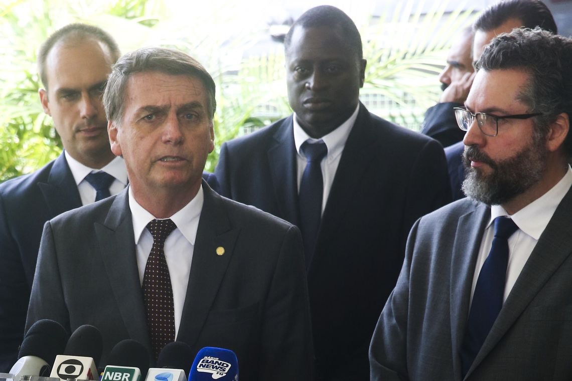 Fantasias ideológicas produziram ministro-piada Fantasias ideológicas produziram ministro-piada