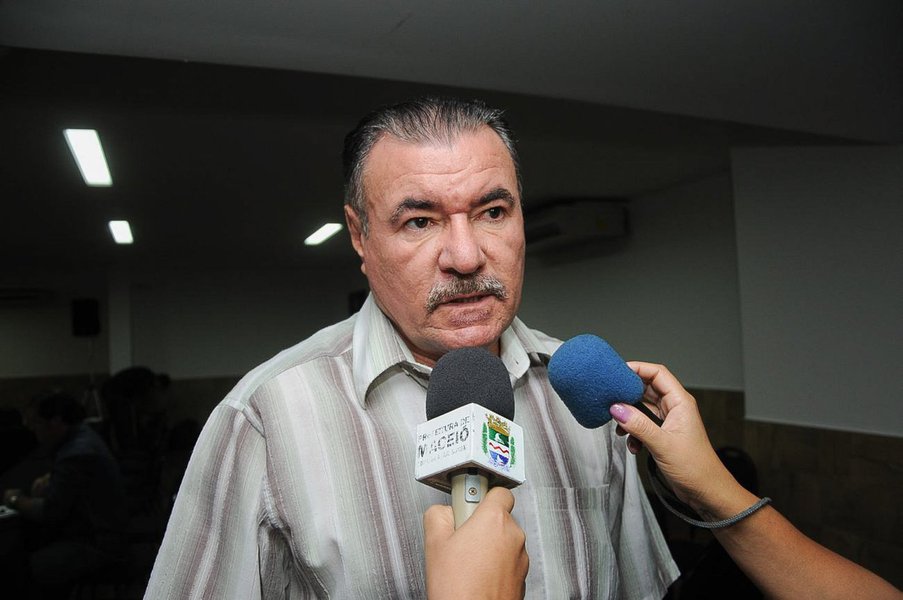 Deputado federal perde mandato por infidelidade partidária Deputado federal perde mandato por infidelidade partidária