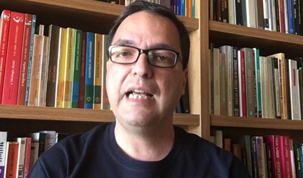 Olavo de Carvalho foi 'privado da plateia que se tornou a única razão de sua vida' Olavo de Carvalho foi 'privado da plateia que se tornou a única razão de sua vida'