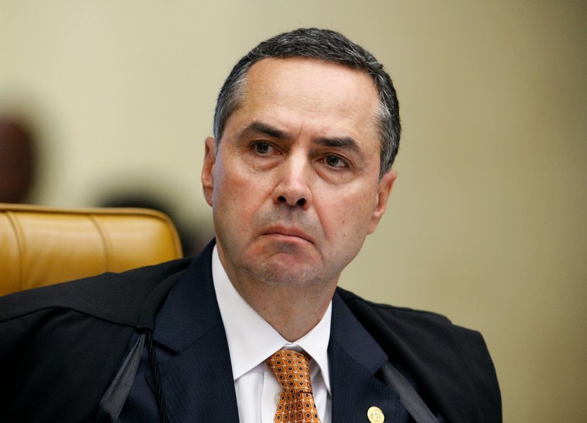 Barroso sai em defesa da Lava Jato e diz que ataque ao STF é culpa dos ministros Barroso sai em defesa da Lava Jato e diz que ataque ao STF é culpa dos ministros