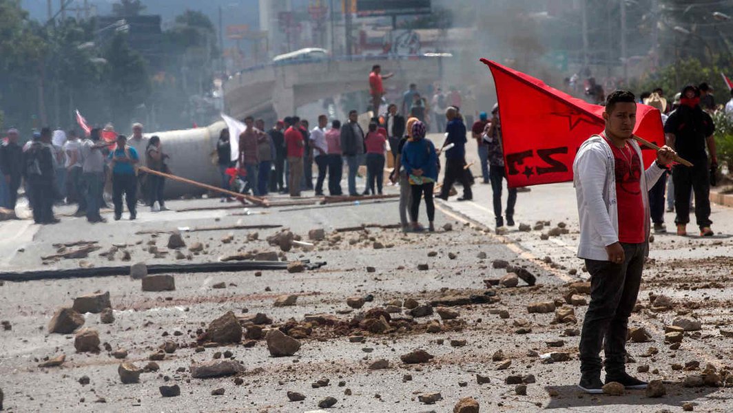 Fascismo, golpes de estado e recolonização Fascismo, golpes de estado e recolonização