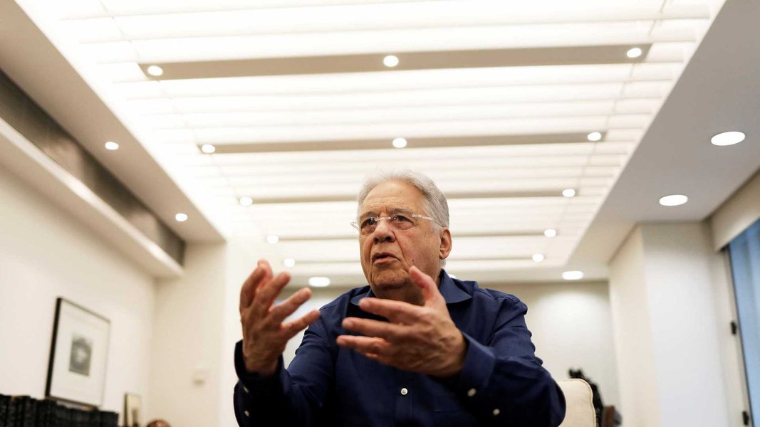 FHC condena celebração do golpe militar de 1964 (Foto: REUTERS/Nacho Doce) FHC condena celebração do golpe militar de 1964