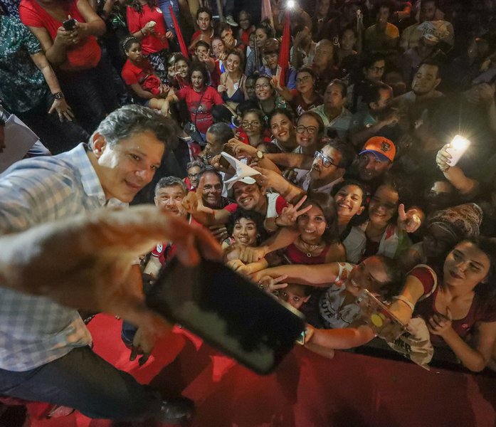 Haddad sobre debates: militar que foge não honra a farda (Foto: Ricardo Stuckert) Haddad sobre debates: militar que foge não honra a farda