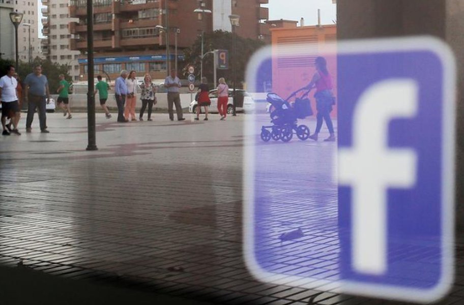 Facebook pede a bancos informações para engajar usuário, diz WSJ Facebook pede a bancos informações para engajar usuário, diz WSJ