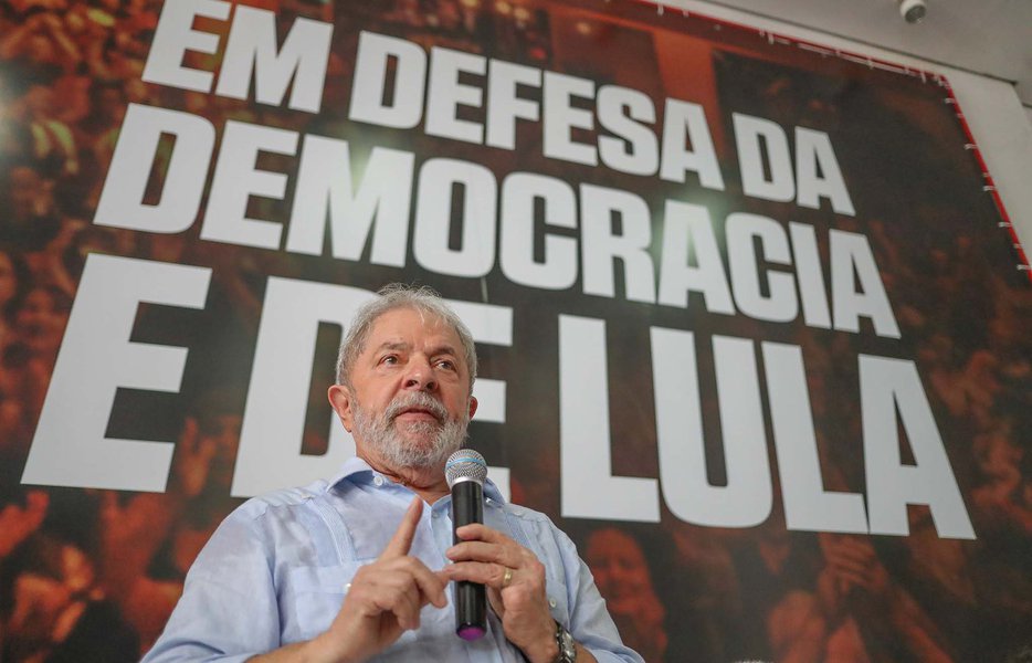 Mesmo fora da sucessão, Lula continua sob o fogo de togados (Foto: Ricardo Stuckert) Mesmo fora da sucessão, Lula continua sob o fogo de togados