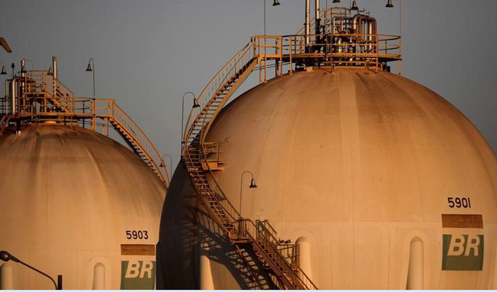 Petrobras pode desinvestir mais US$ 20 bi a partir de agora até 2019 (Foto: REUTERS/Ueslei Marcelino) Petrobras pode desinvestir mais US$ 20 bi a partir de agora até 2019