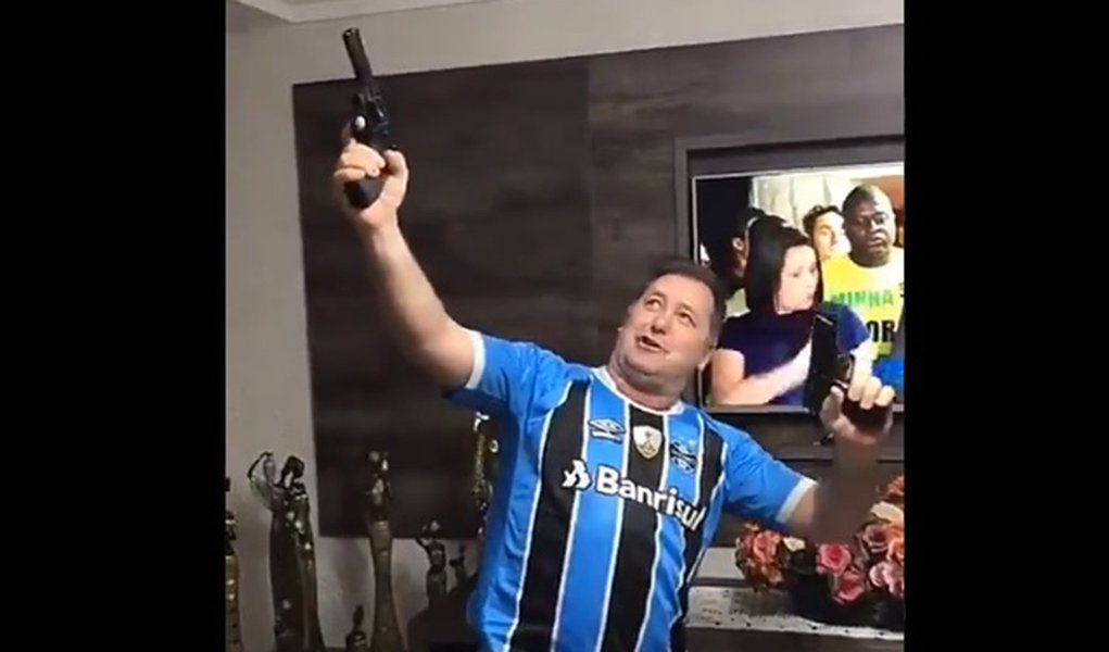 Homem armado durante discurso de Bolsonaro: vai ser assim, Brasil Homem armado durante discurso de Bolsonaro: vai ser assim, Brasil