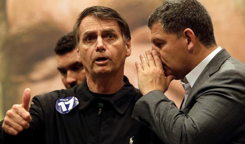 Bolsonaro tem 80% de ministério definido, diz Bebianno Bolsonaro tem 80% de ministério definido, diz Bebianno