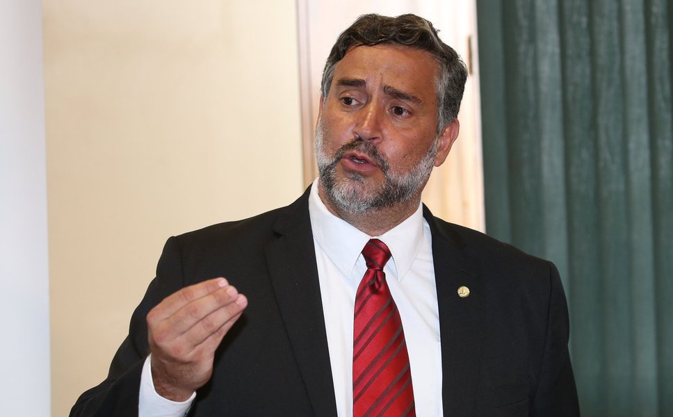 Pimenta denuncia ação criminosa da Justiça contra Lula