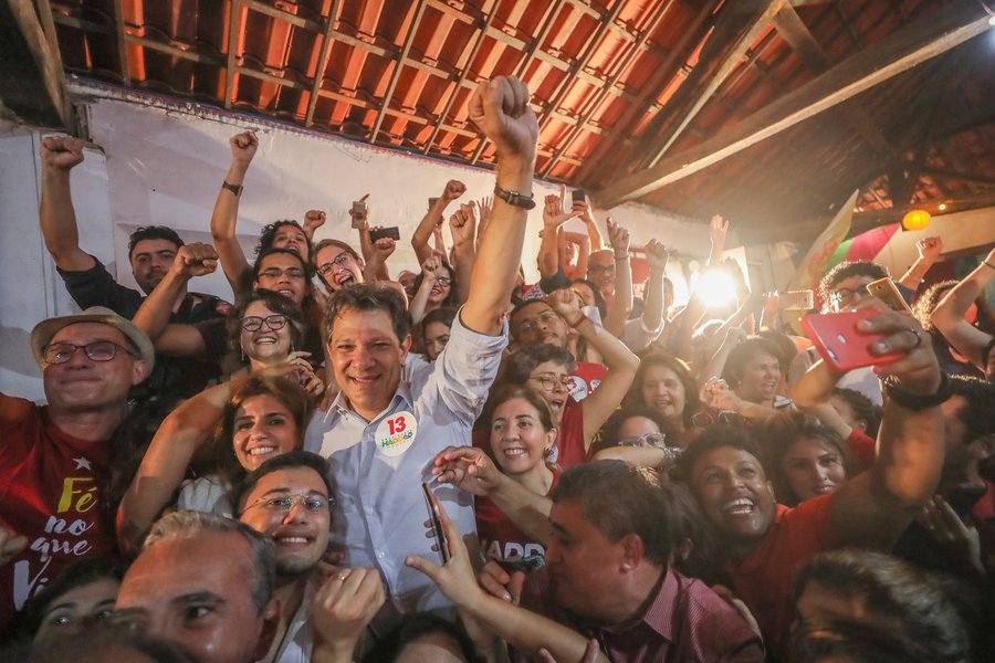 Haddad: vamos virar a eleição e derrotar um trambiqueiro (Foto: Ricardo Stucktert) Haddad: vamos virar a eleição e derrotar um trambiqueiro