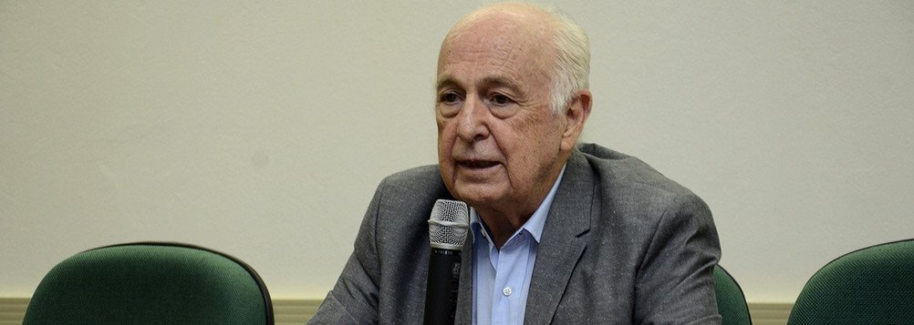 Com ‘vergonha’, Bresser-Pereira pede união contra violência Com ‘vergonha’, Bresser-Pereira pede união contra violência