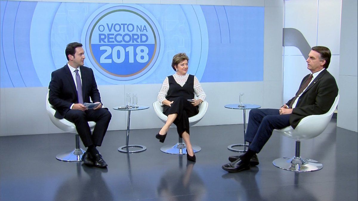 Bolsonaro ignora Globo e dá primeira entrevista para a Record www.brasil247.com - Bolsonaro ignora Globo e dá primeira entrevista para a Record