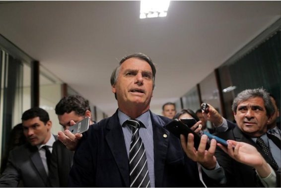 A Constituição Cidadã faz 30 anos e recebe, de presente, Jair Bolsonaro (Foto: Adriano Machado - Reuters) A Constituição Cidadã faz 30 anos e recebe, de presente, Jair Bolsonaro