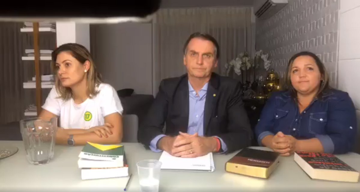 Bolsonaro fala no Facebook: não podíamos mais flertar com o socialismo Bolsonaro fala no Facebook: não podíamos mais flertar com o socialismo