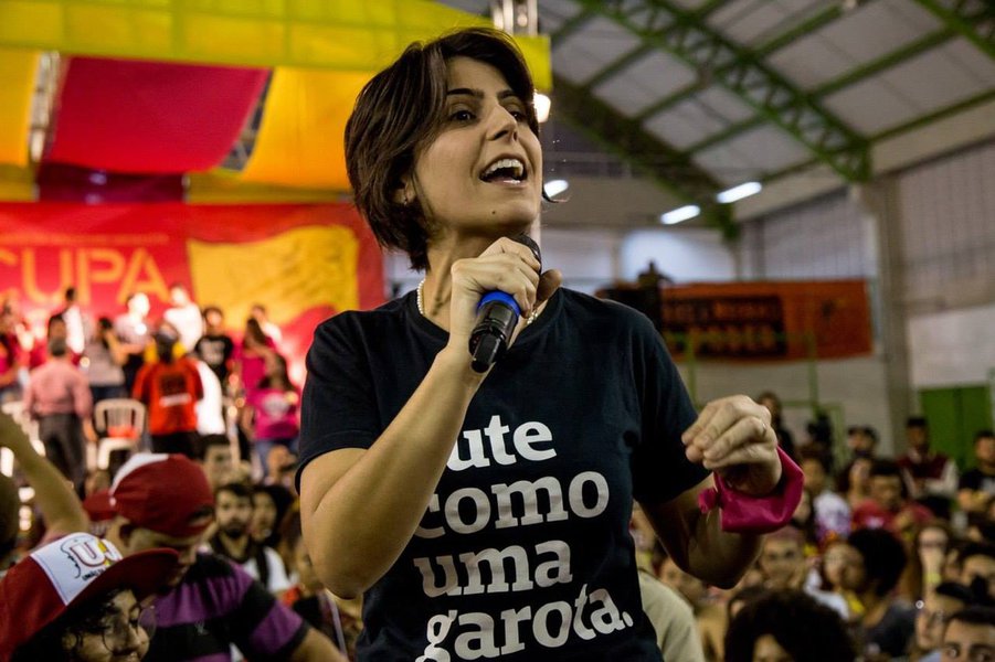 Manuela D'Ávila luta contra exército de bolsominions (Foto: Thallita Oshiro/Facebook Manuela D'Ávila) www.brasil247.com - Manuela D'Ávila luta contra exército de bolsominions