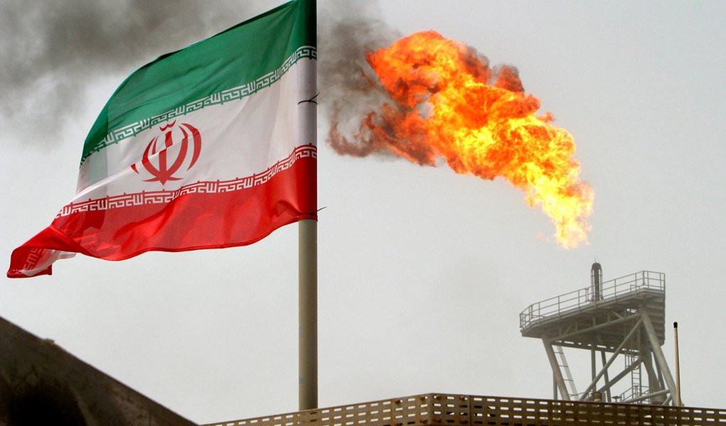 Irã inicia vendas de petróleo a exportadores privados para combater sanções dos EUA Irã inicia vendas de petróleo a exportadores privados para combater sanções dos EUA