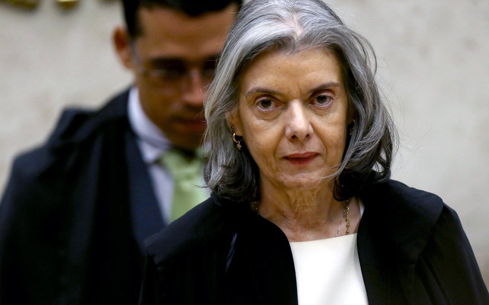Cármen Lúcia suspende ações contra atos anti-fascistas nas universidades (Foto: REUTERS/Adriano Machado) Cármen Lúcia suspende ações contra atos anti-fascistas nas universidades