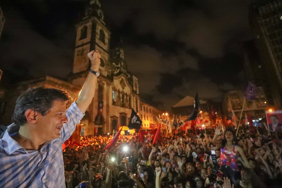 Cartomante diz que Haddad “tem uma estrela que brilha muito ao lado dele” Cartomante diz que Haddad “tem uma estrela que brilha muito ao lado dele”