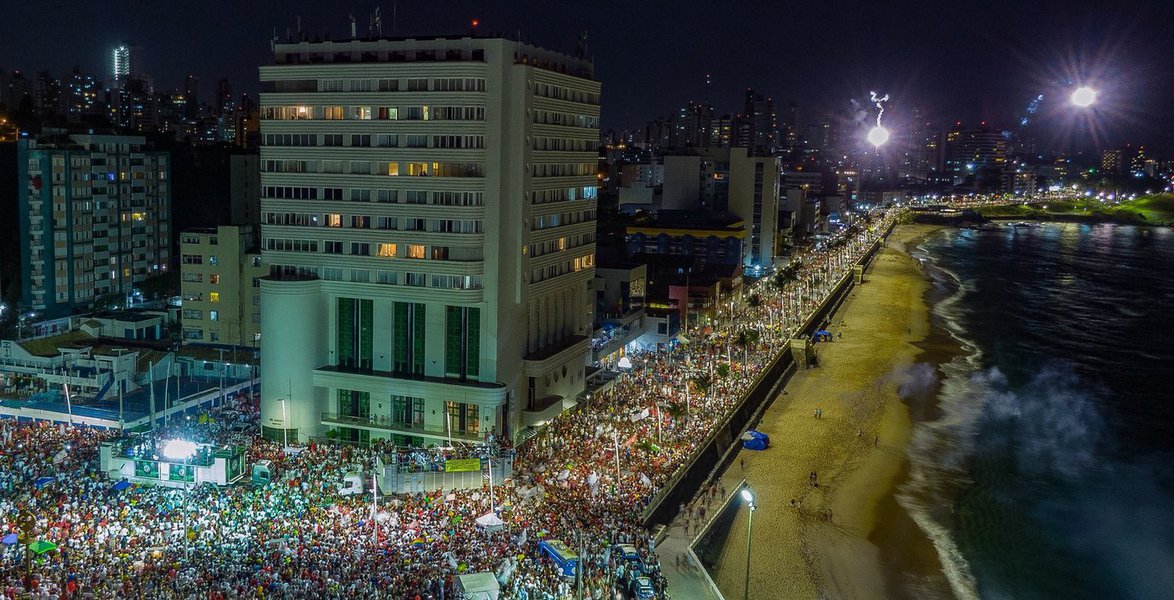 Haddad lota as ruas de Salvador na reta final (Foto: Ricardo Stuckert) Haddad lota as ruas de Salvador na reta final